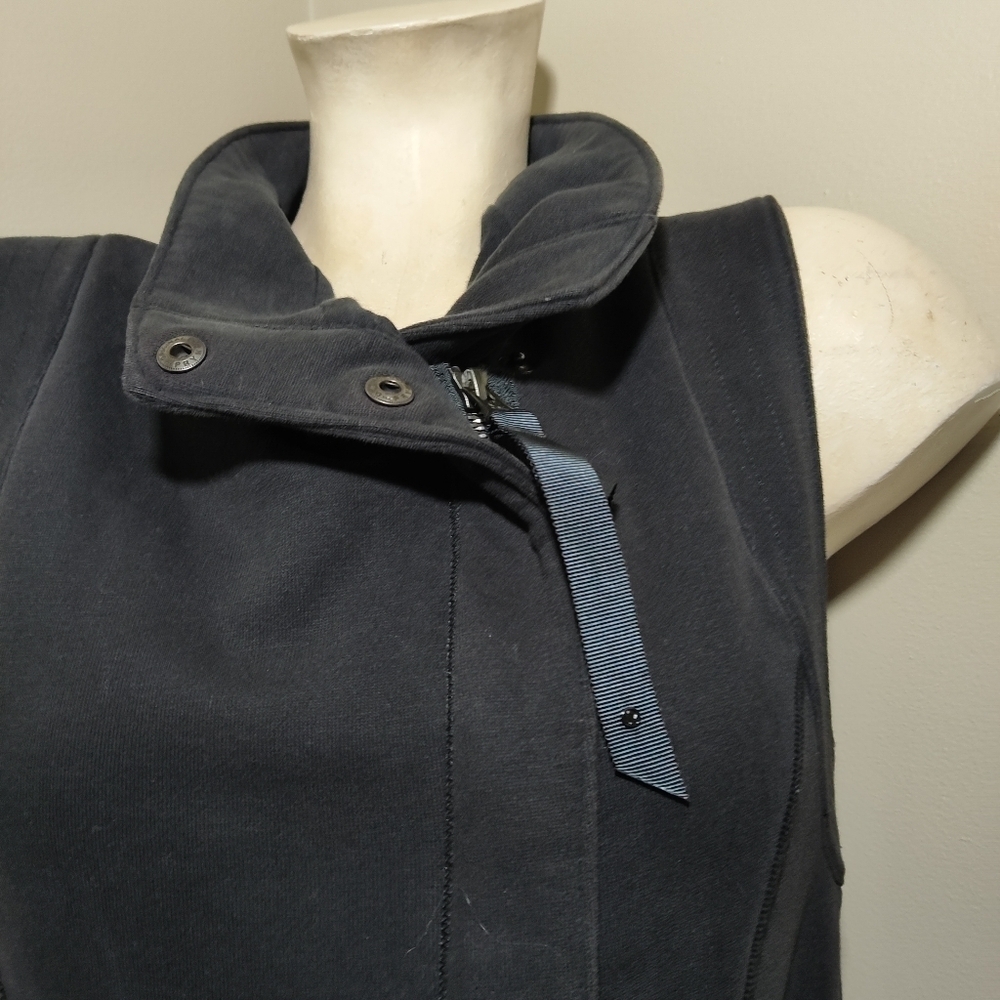 Lululemon Black Fleece Versa Vest Size 6 - Picture 6 of 10